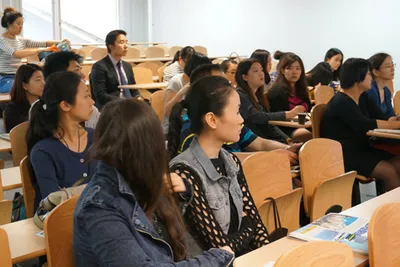 大型留学生公益讲座“我的未来我做主”