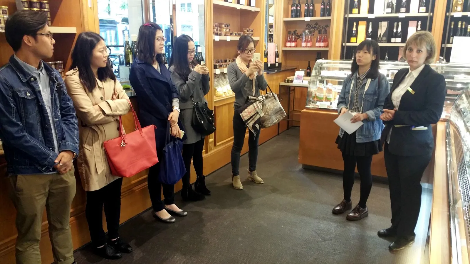 中法导游讲解雷诺特糕点的制作过程