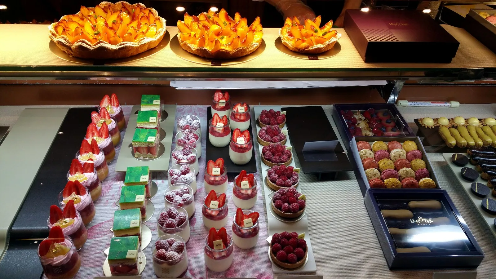 色香俱备的雷诺特糕点