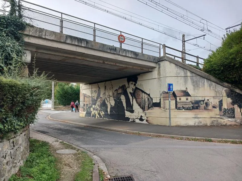 布瓦勒鲁瓦铁路桥下的壁画