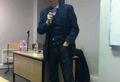 “中国通”何诺先生来我院做当代中国流行文化演讲