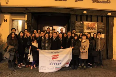 ESG法中管理学院师生共祝圣诞佳节