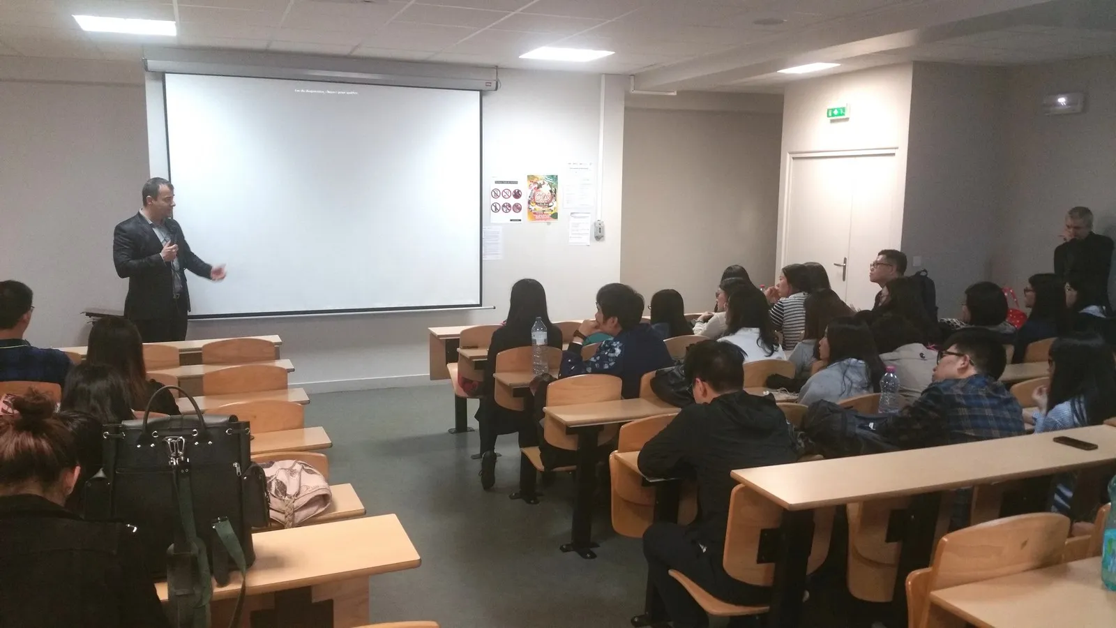 向同学们做演讲