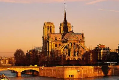 在巴黎圣母院 (1)